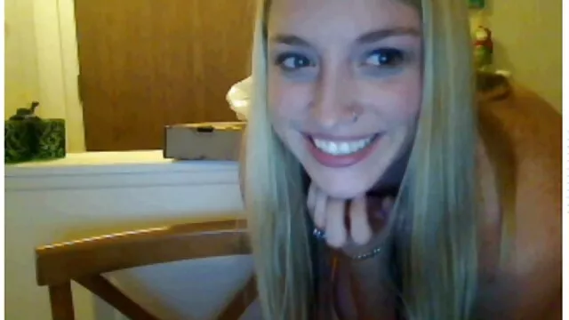 Geile Camgirl reife heisse frauen Schiebt Ihren Dildo Tief