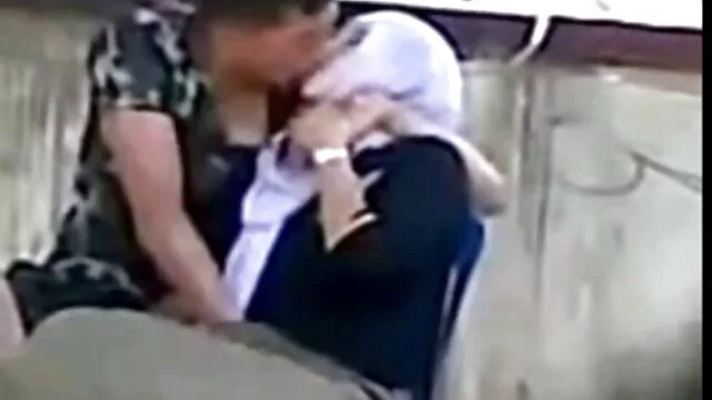 Redhead In kostenlose videos von reifen frauen Dessous Masturbieren Und Vibriert Ihre Muschi Auf Dem Bett