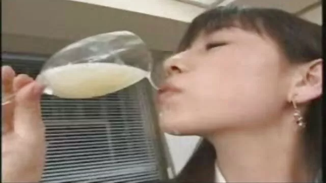 Blondie ficken Ihren Arsch mit geile reife mädchen dildos
